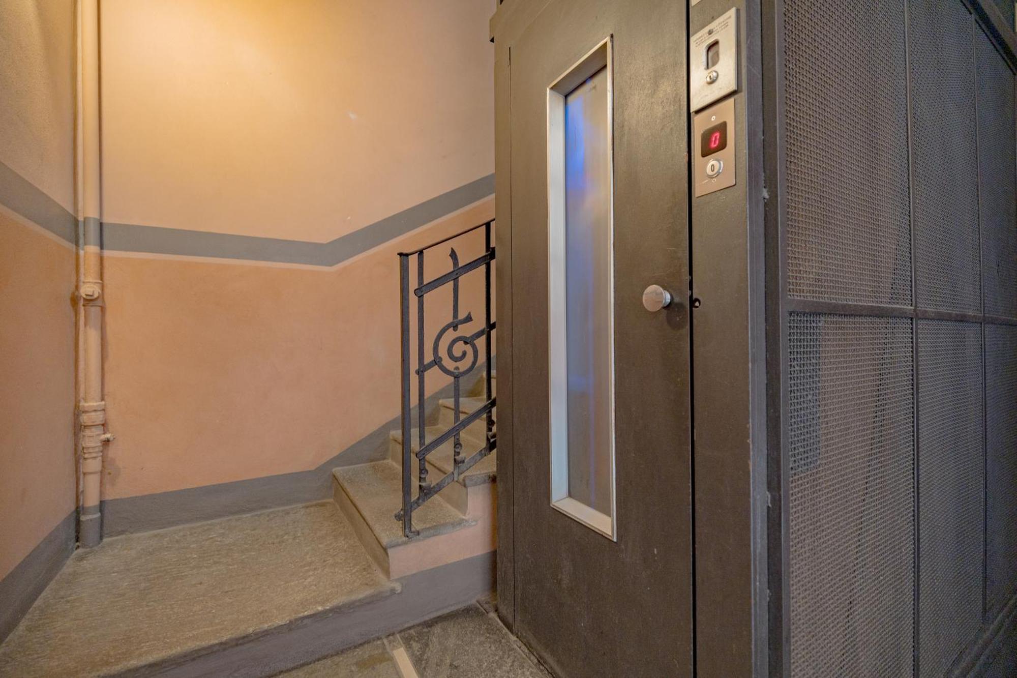 Appartamento 2 Bedroom - Buzzi Hospital, Sempione, Mico, 100mt Metrom5 *